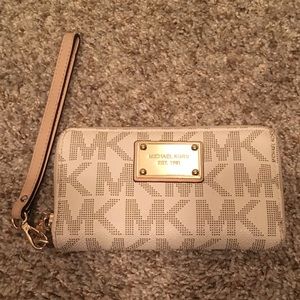 Michael Kors Wristlet Wallet